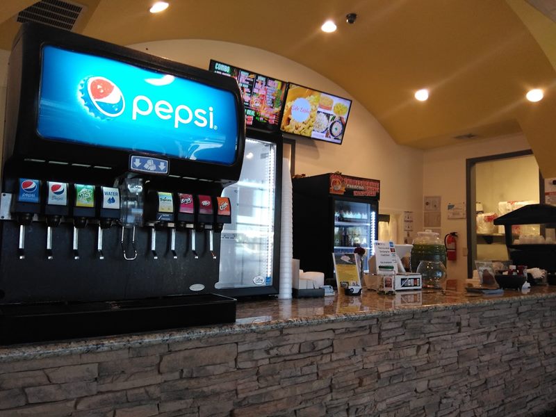 Pollos El Dorado interior